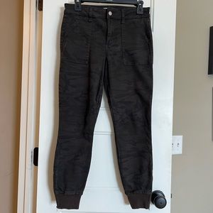 Level 99 black camo jeans – joggers